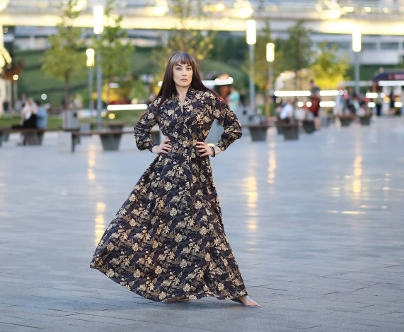 Платье на запах из материала Ниагара: идеальный выбор для стильных летних прогулок